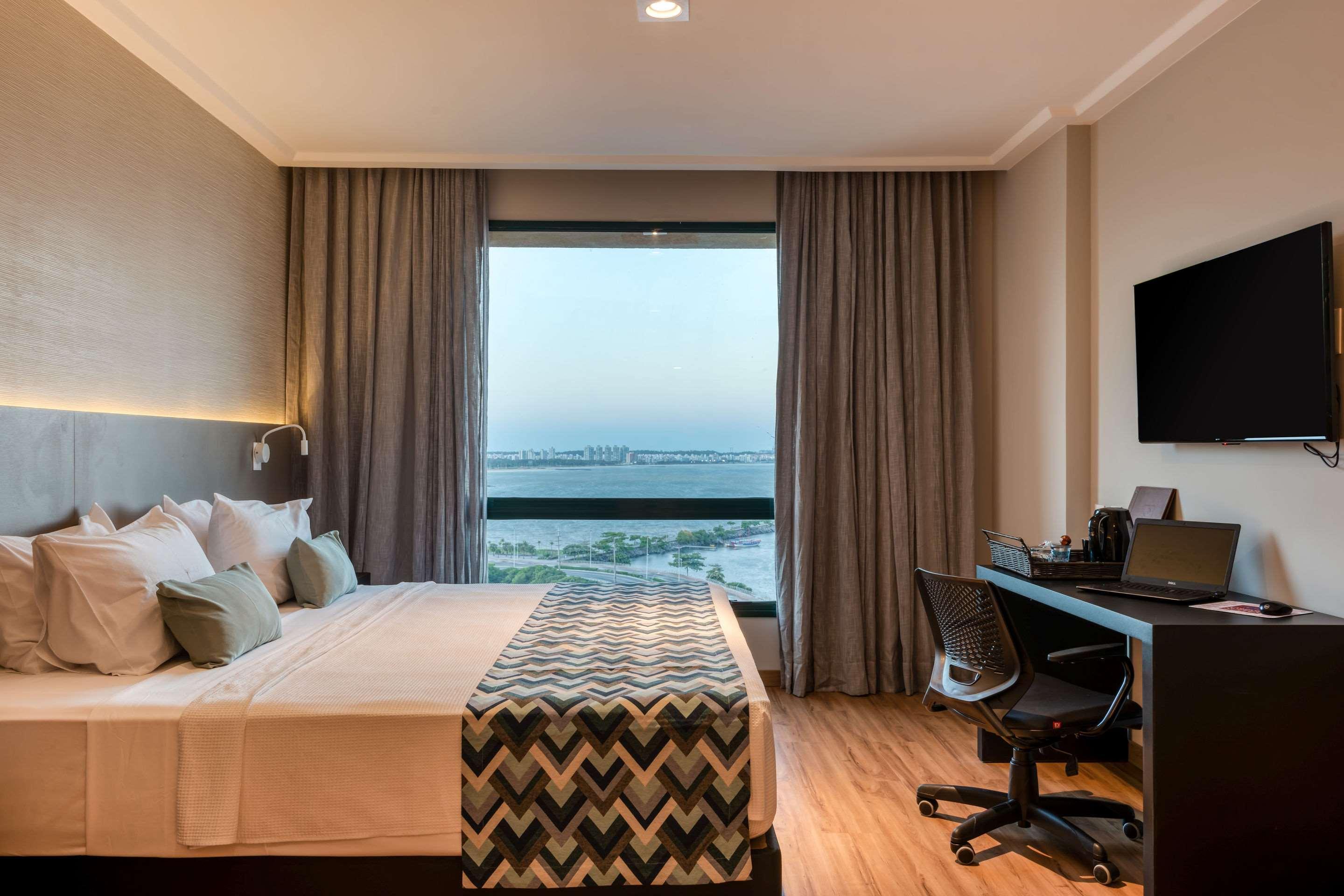 Comfort Suites Vitoria Bagian luar foto