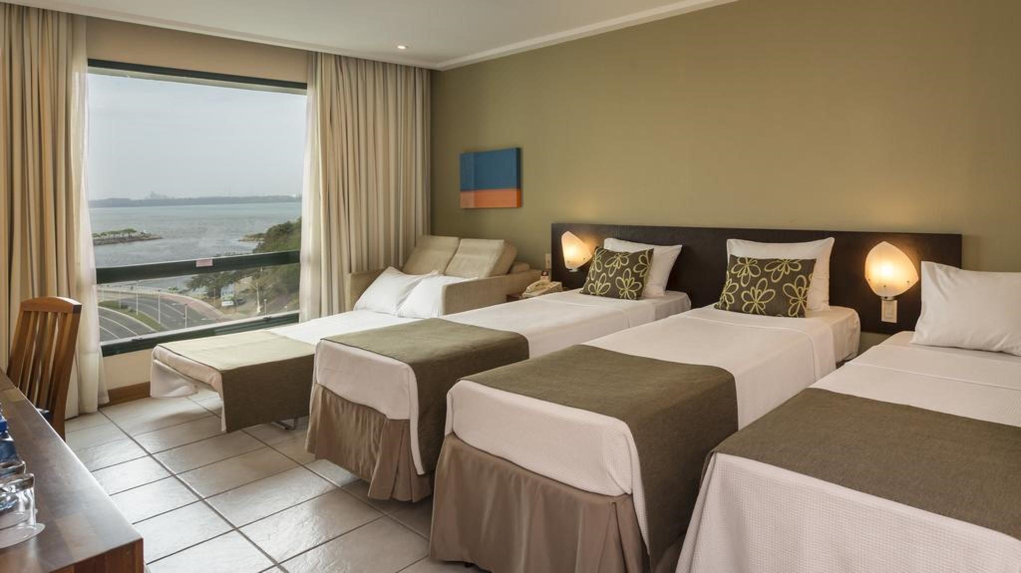 Comfort Suites Vitoria Bagian luar foto