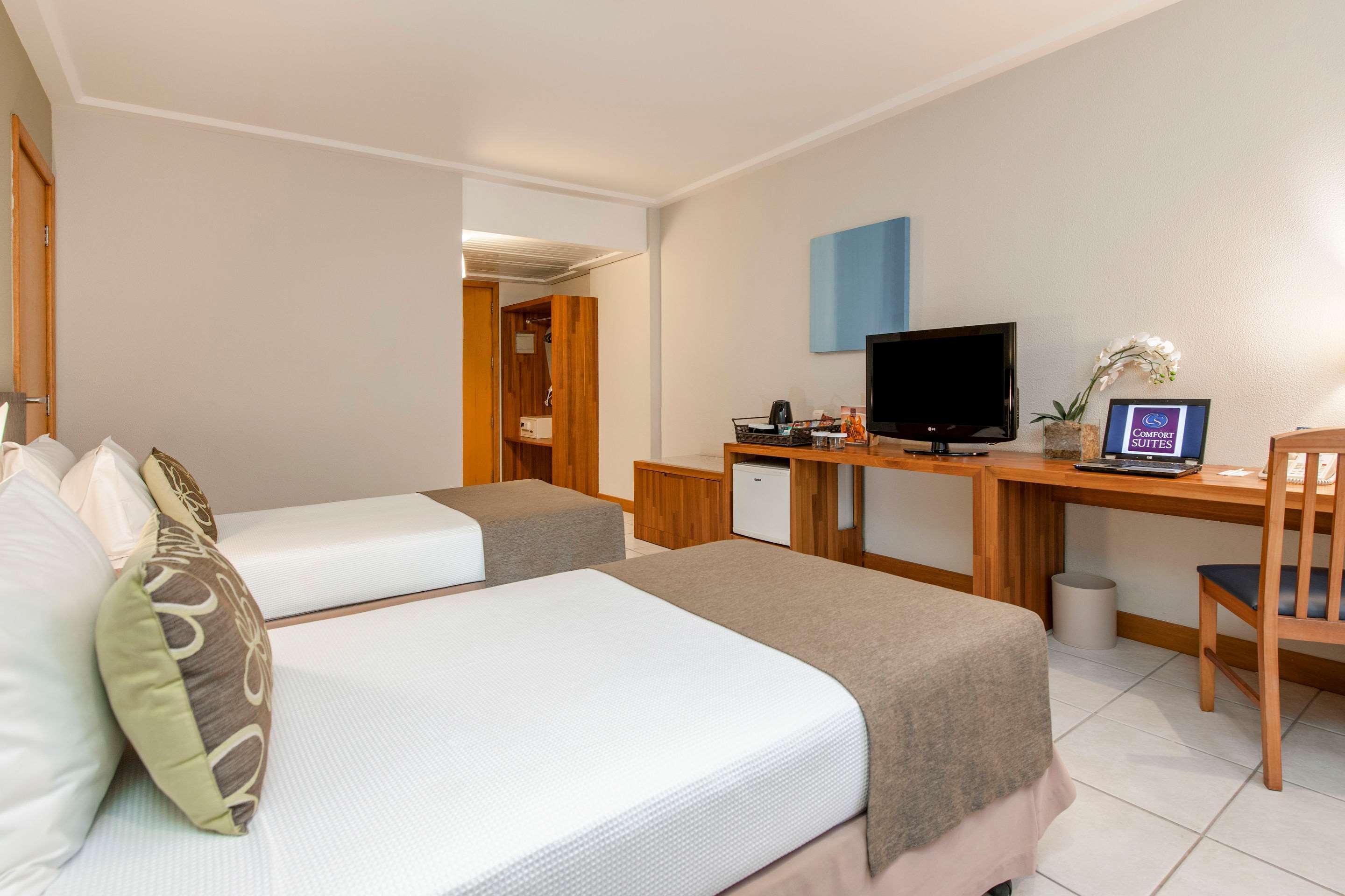 Comfort Suites Vitoria Bagian luar foto
