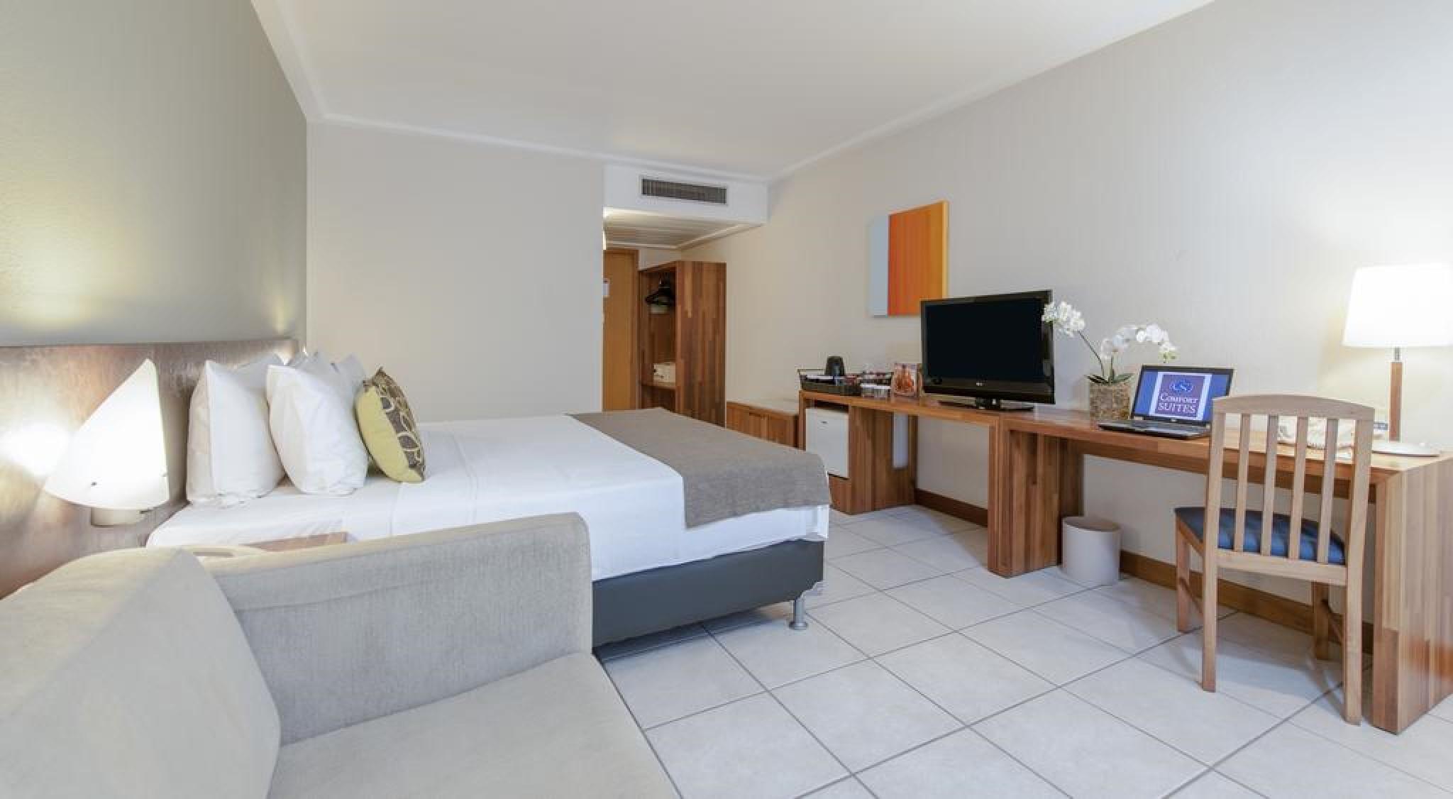 Comfort Suites Vitoria Bagian luar foto