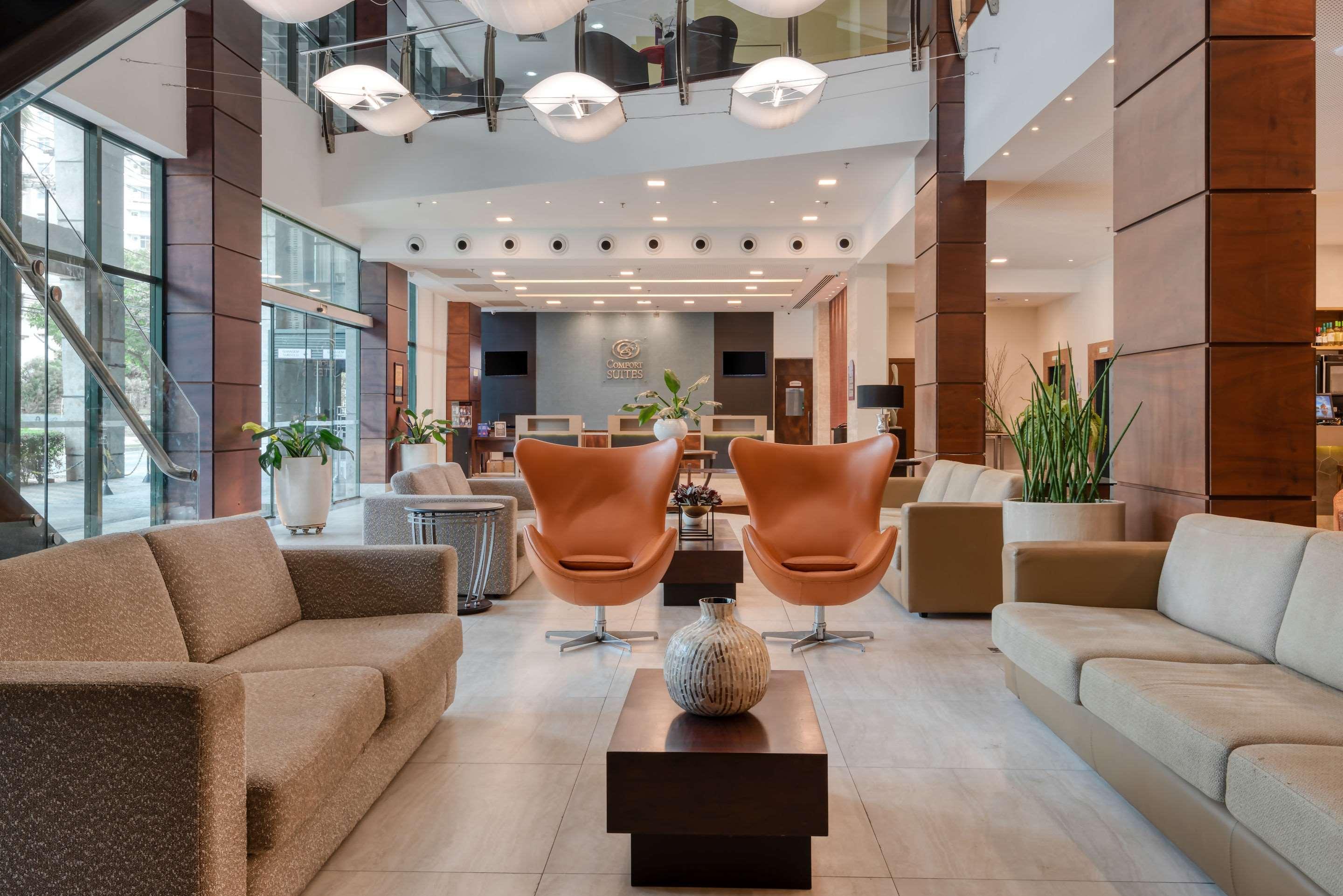 Comfort Suites Vitoria Bagian luar foto
