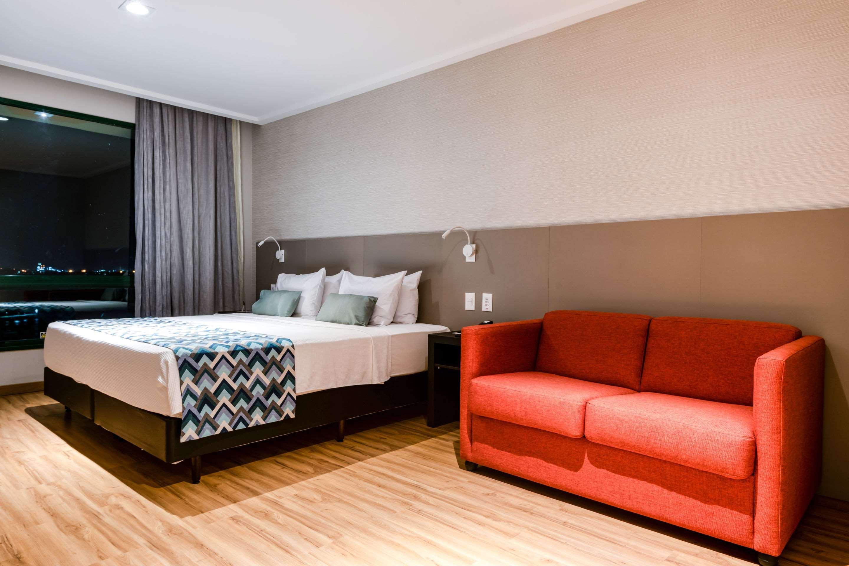 Comfort Suites Vitoria Bagian luar foto