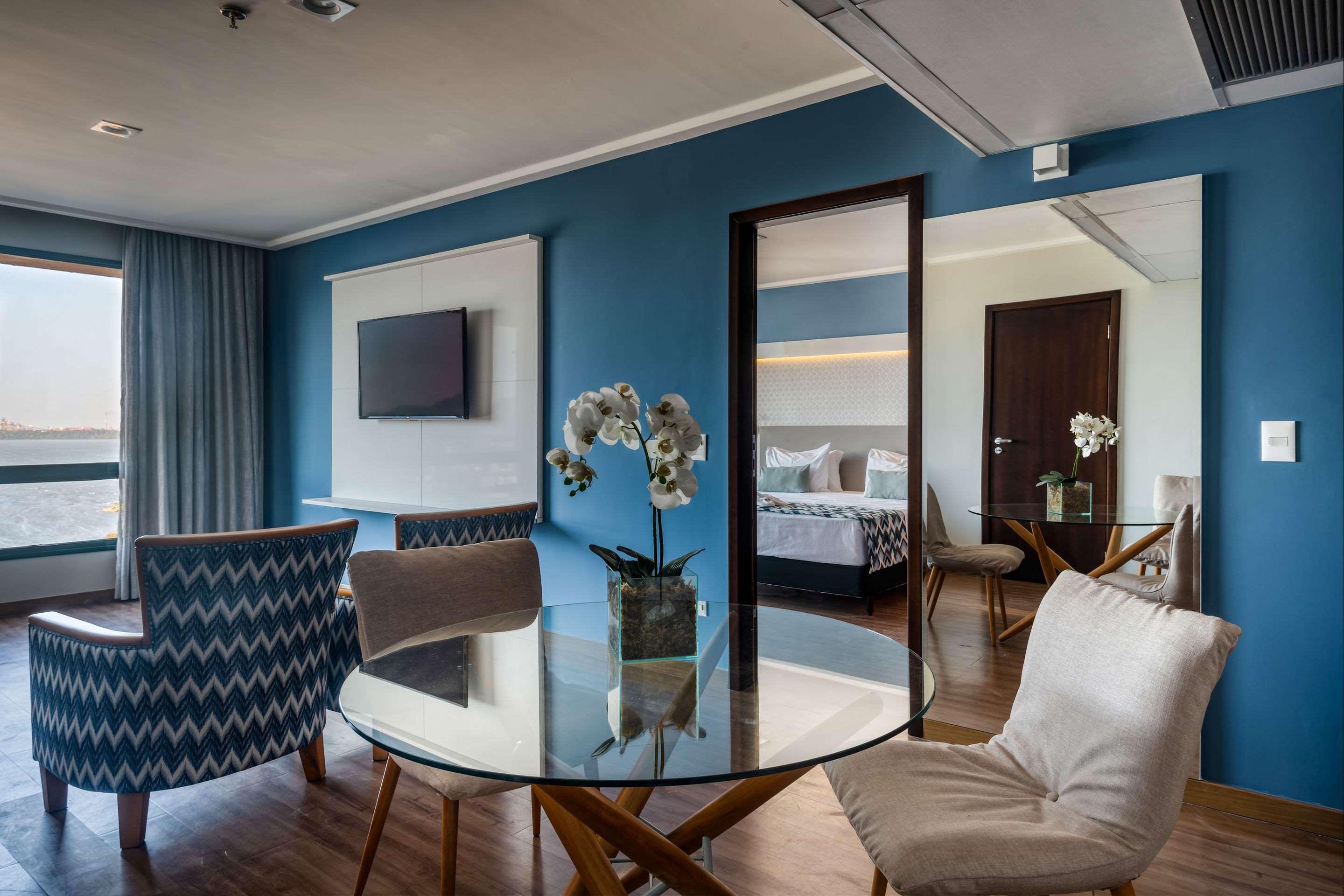 Comfort Suites Vitoria Bagian luar foto