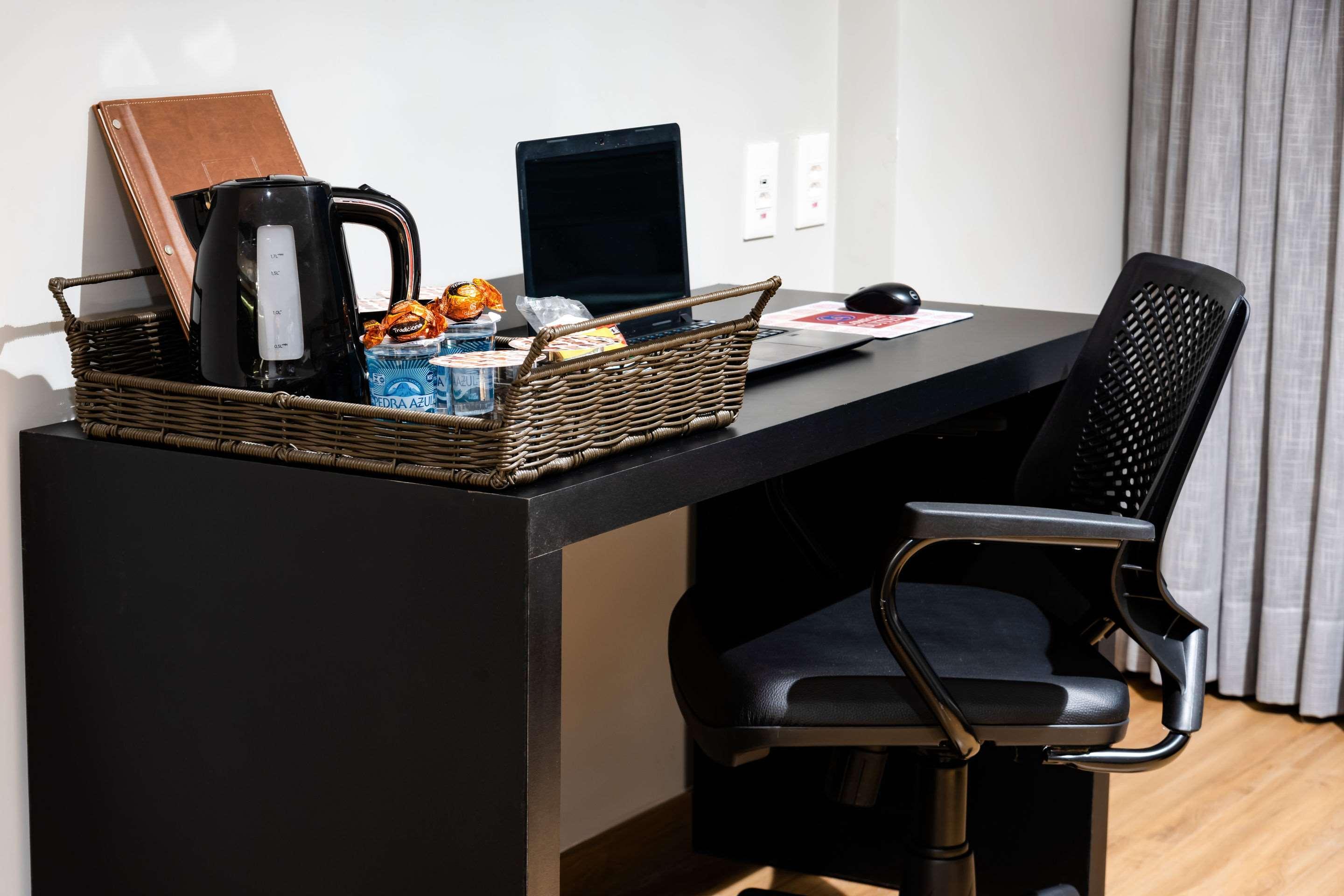 Comfort Suites Vitoria Bagian luar foto