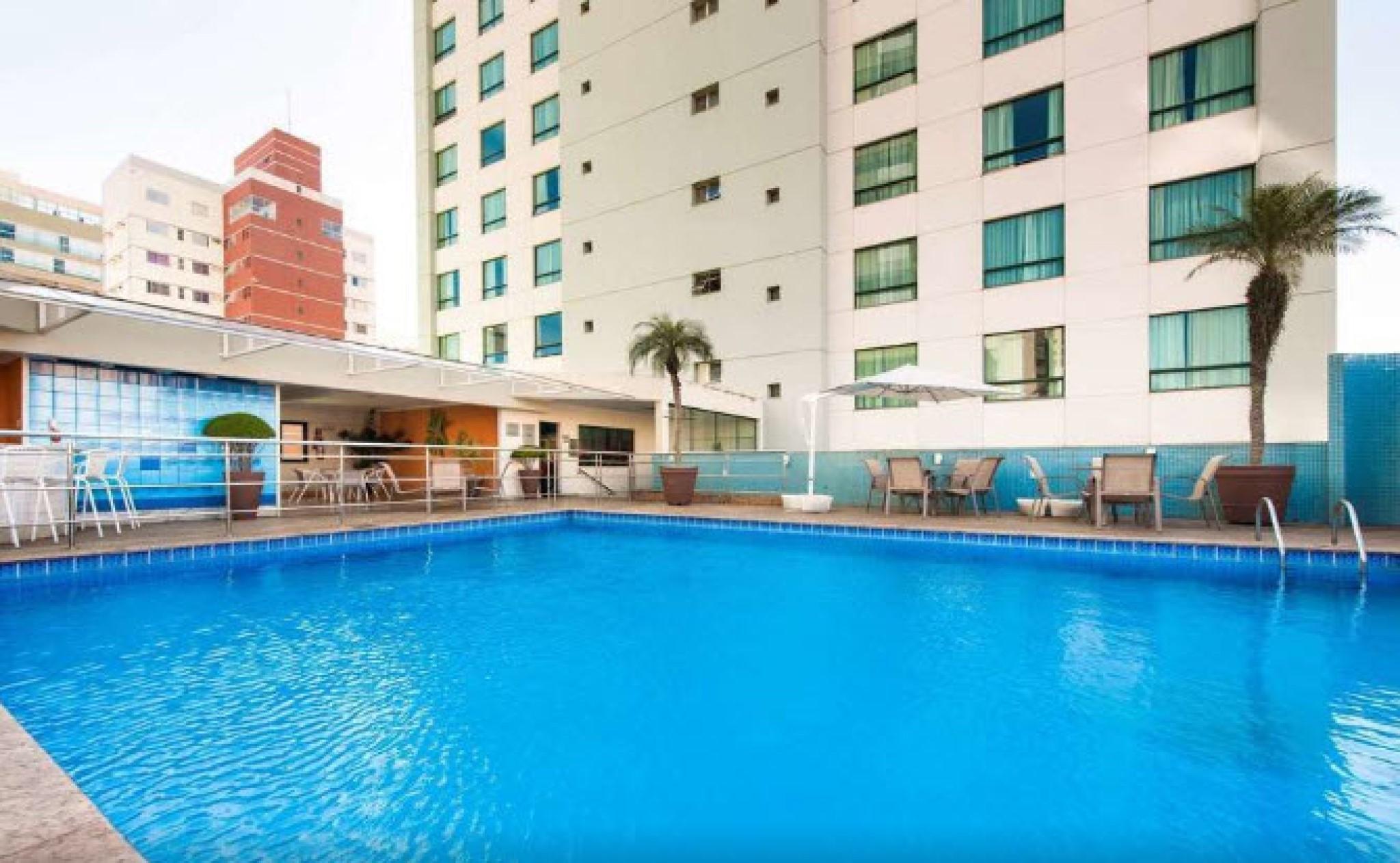 Comfort Suites Vitoria Bagian luar foto