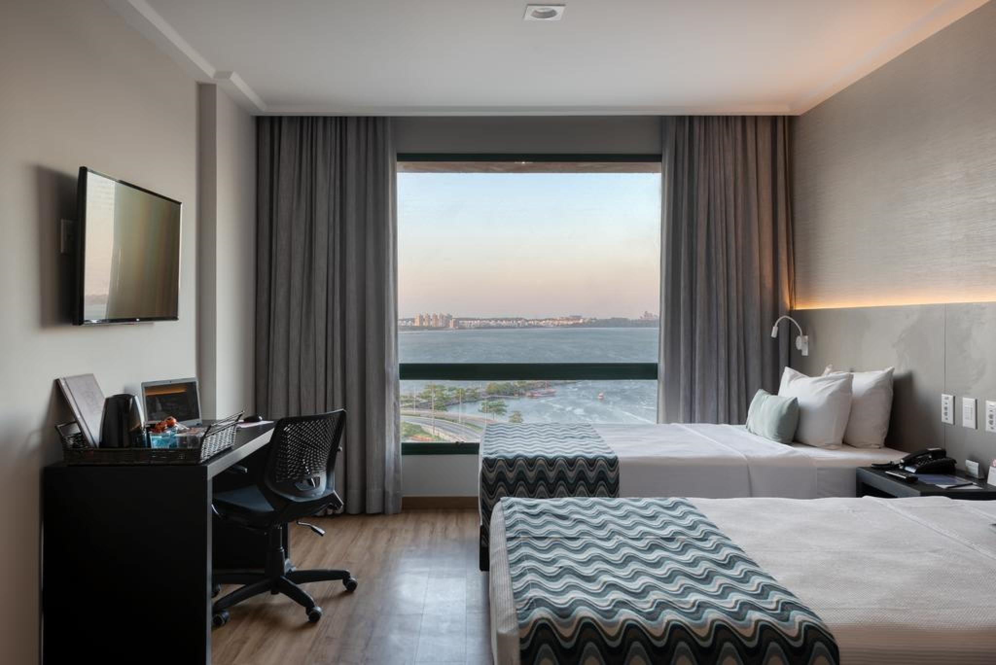 Comfort Suites Vitoria Bagian luar foto