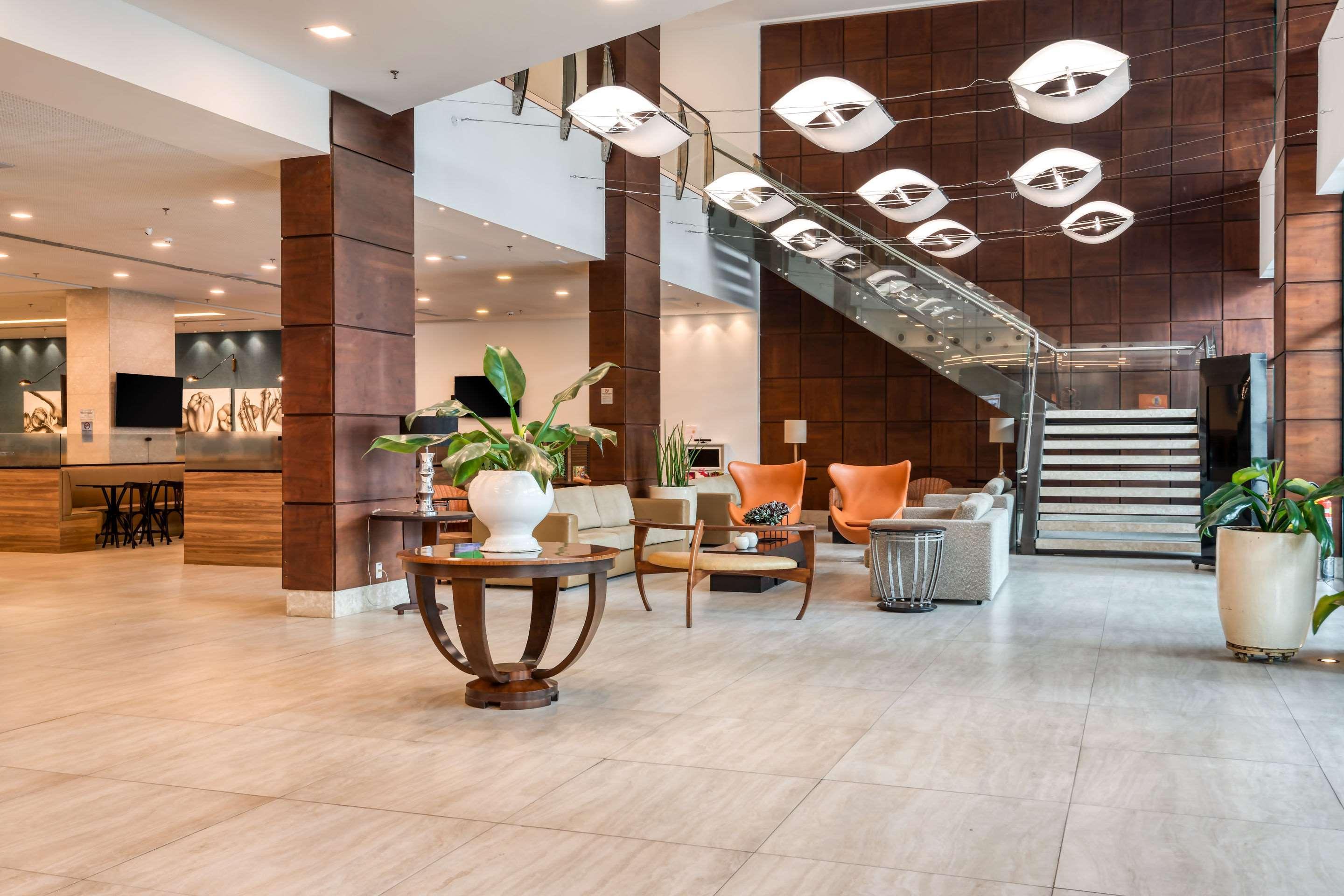Comfort Suites Vitoria Bagian luar foto