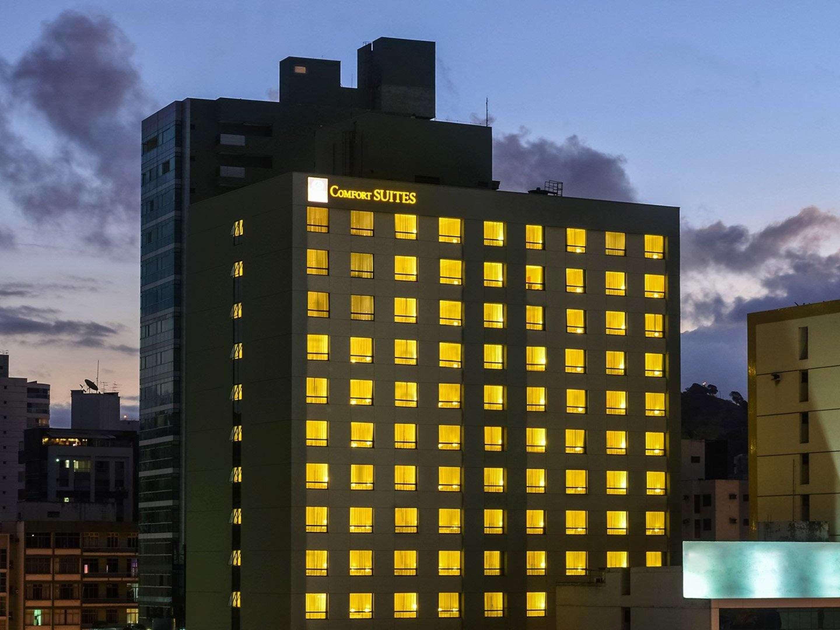 Comfort Suites Vitoria Bagian luar foto
