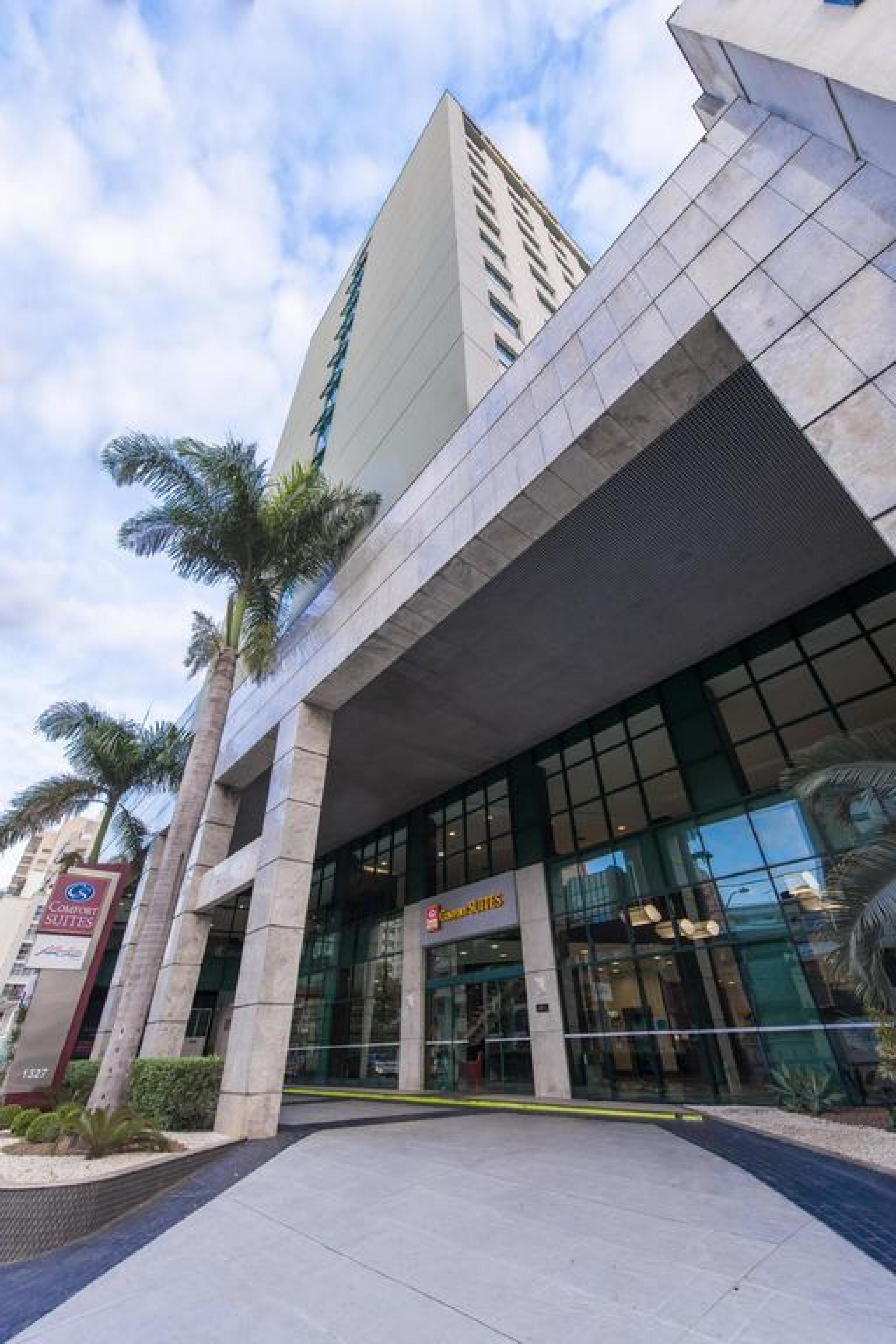 Comfort Suites Vitoria Bagian luar foto