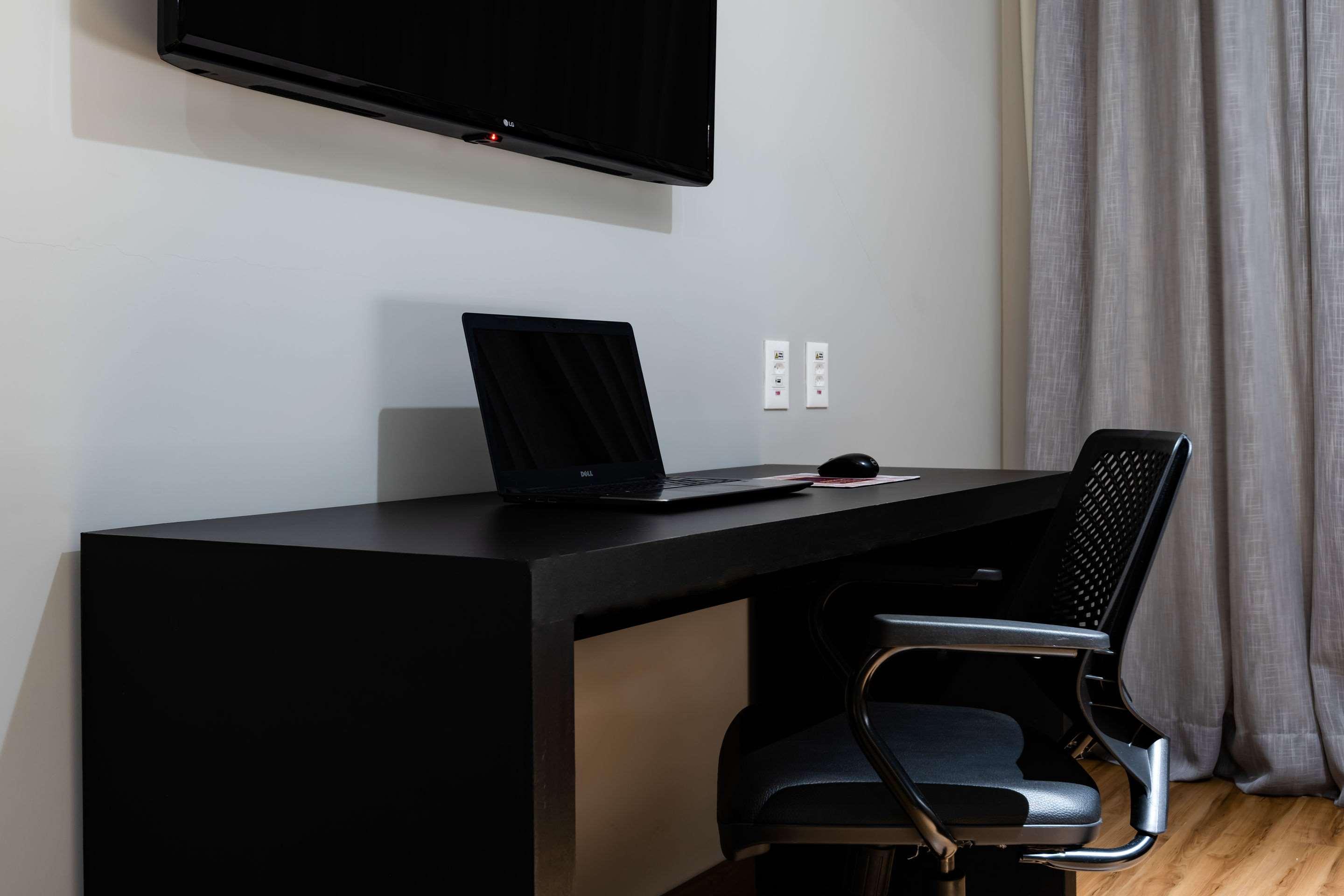 Comfort Suites Vitoria Bagian luar foto