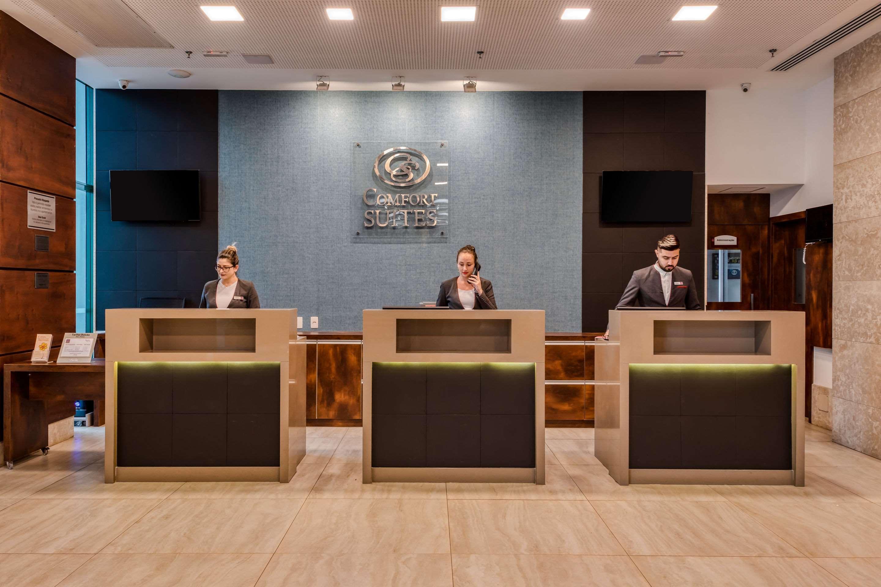 Comfort Suites Vitoria Bagian luar foto