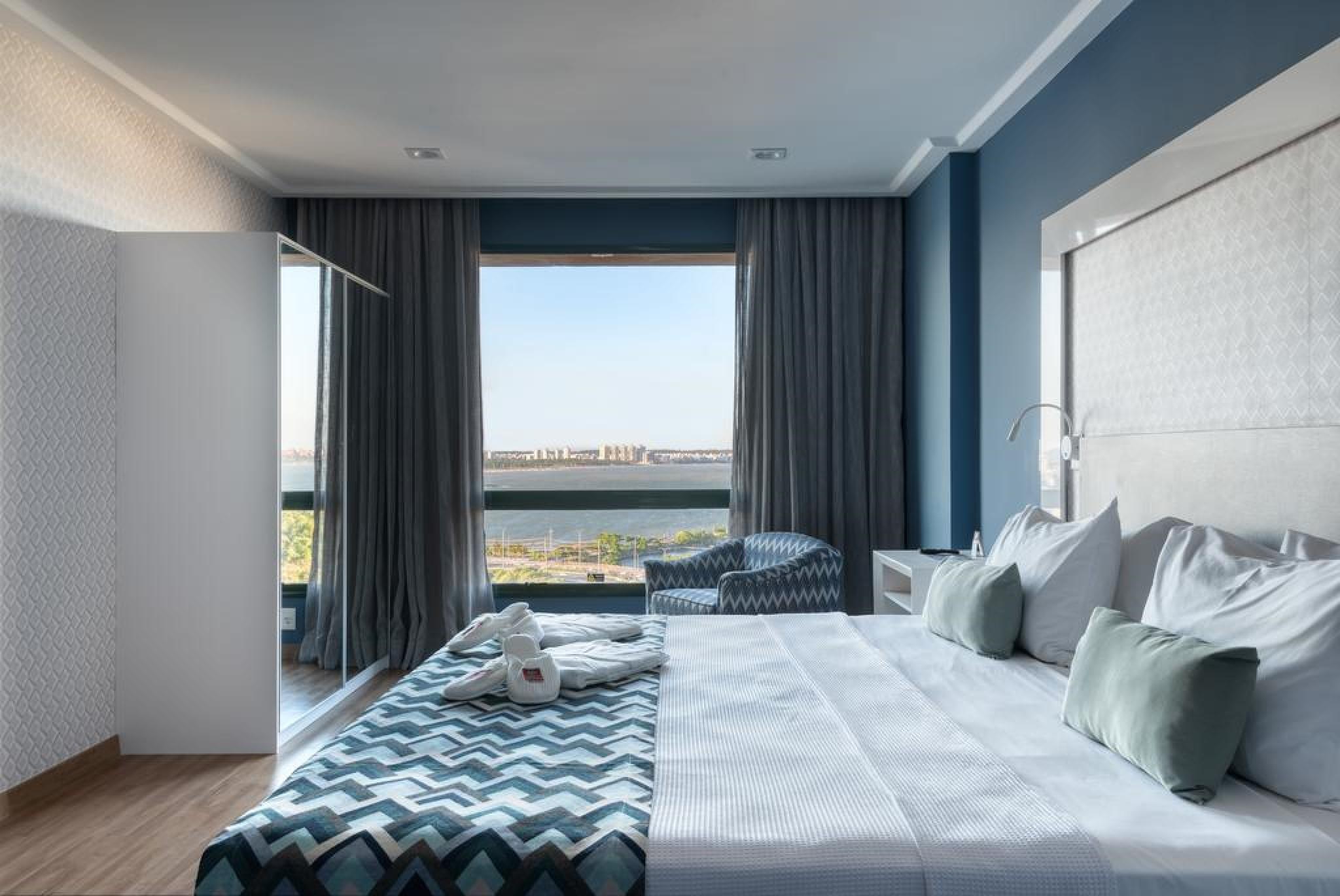Comfort Suites Vitoria Bagian luar foto