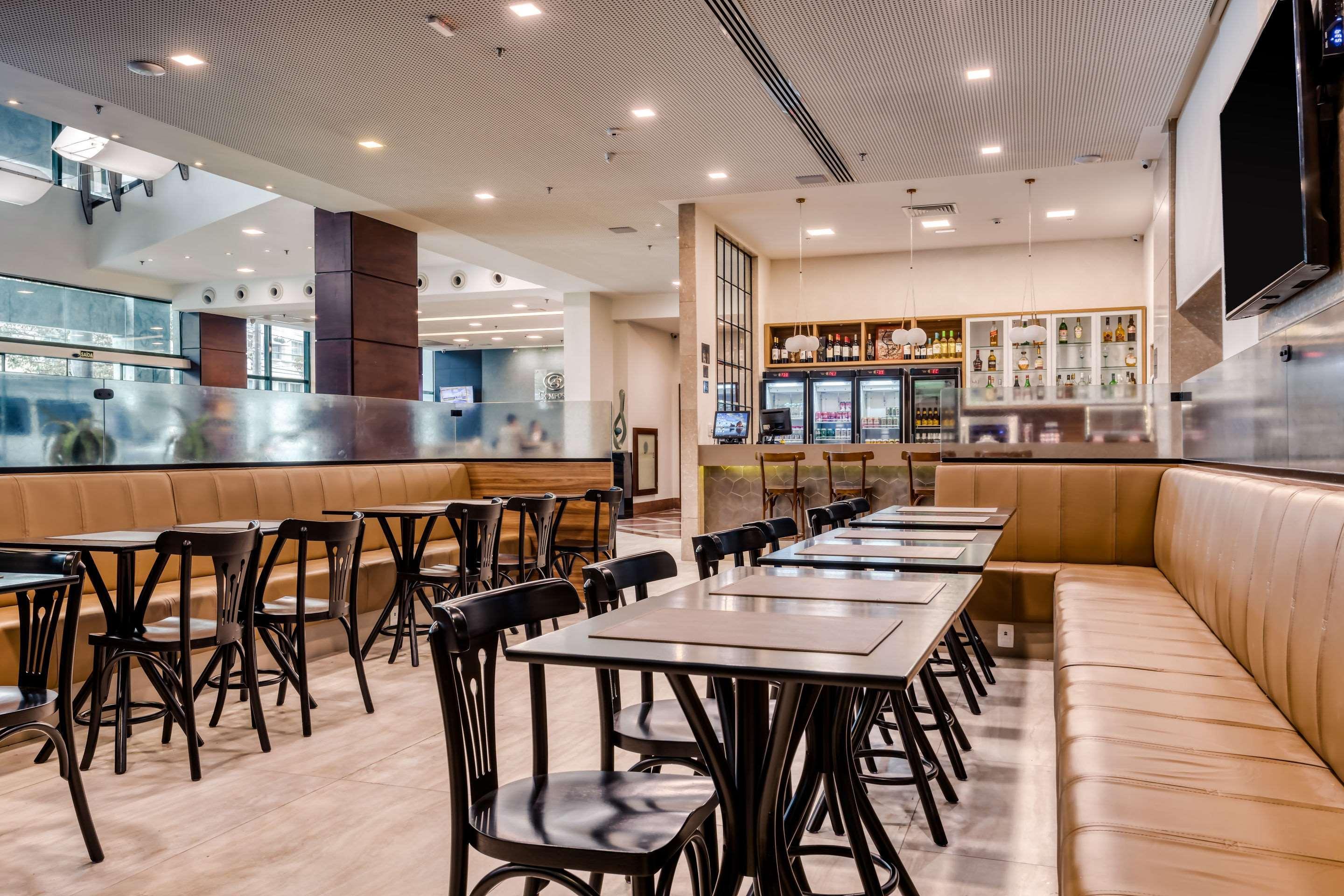 Comfort Suites Vitoria Bagian luar foto