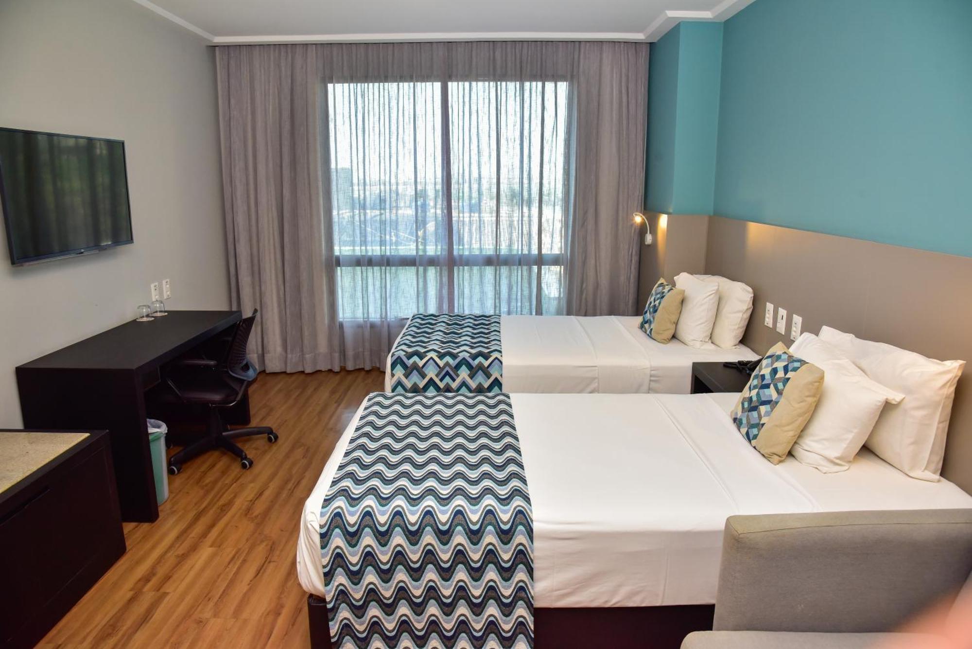Comfort Suites Vitoria Bagian luar foto