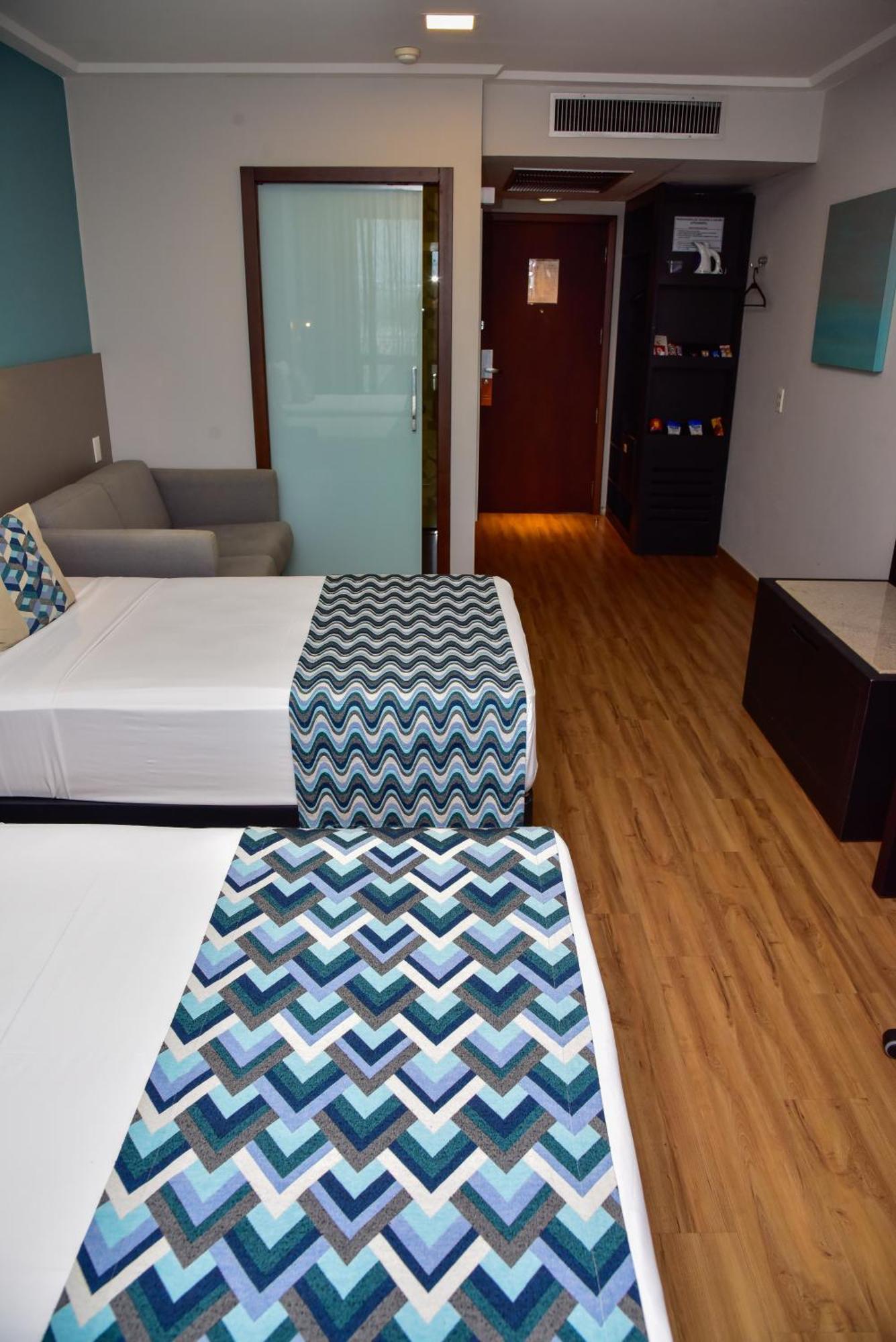 Comfort Suites Vitoria Bagian luar foto