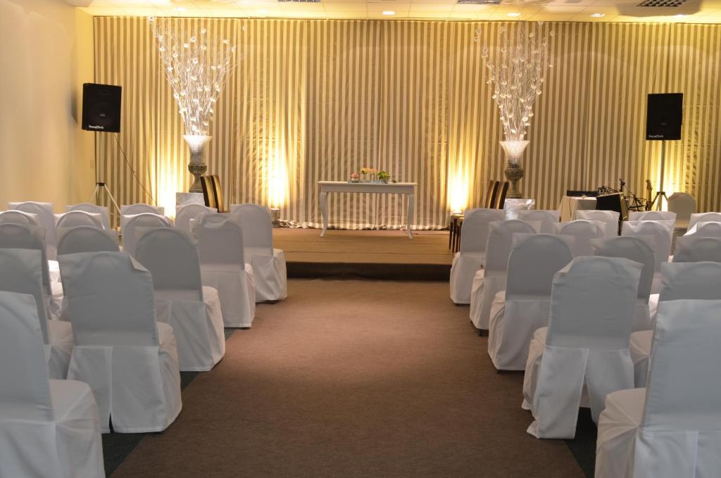 Comfort Suites Vitoria Bagian luar foto