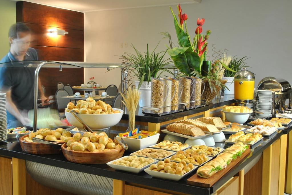 Comfort Suites Vitoria Bagian luar foto
