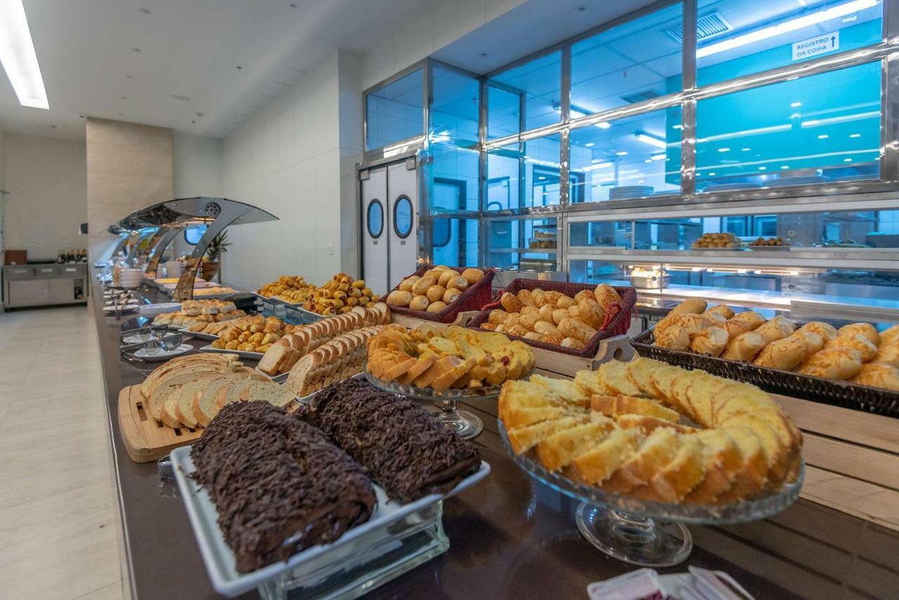Comfort Suites Vitoria Bagian luar foto