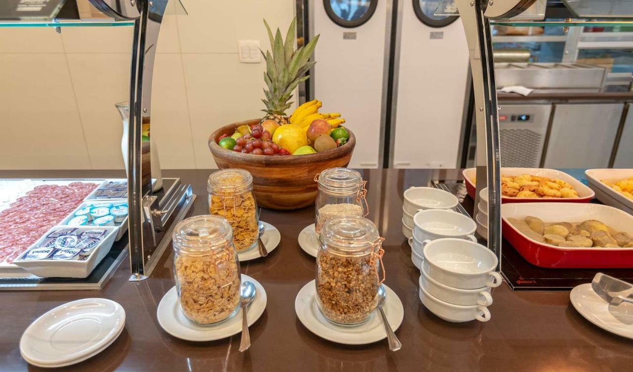 Comfort Suites Vitoria Bagian luar foto