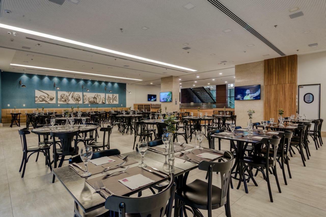 Comfort Suites Vitoria Bagian luar foto